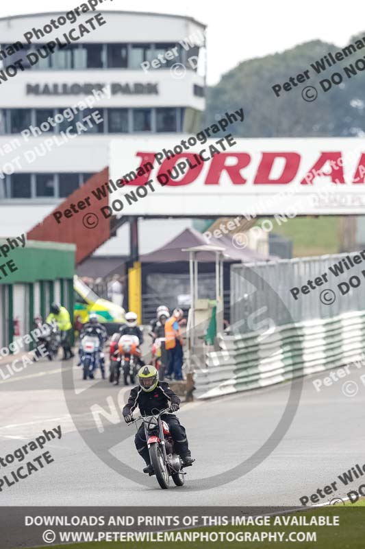 Vintage motorcycle club;eventdigitalimages;mallory park;mallory park trackday photographs;no limits trackdays;peter wileman photography;trackday digital images;trackday photos;vmcc festival 1000 bikes photographs